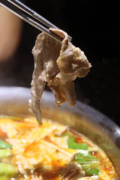 高雄前鎮區=<吃飽>肉多多火鍋店-三多店~肉肉控你還在等什麼?*吃肉吃到爽爽DER*多種肉品讓你吃*飲料、冰淇淋吃飽飽= 高雄前鎮區=<吃飽>肉多多火鍋店-三多店~肉肉控你還在等什麼?*吃肉吃到爽爽DER*多種肉品讓你吃*飲料、冰淇淋吃飽飽=