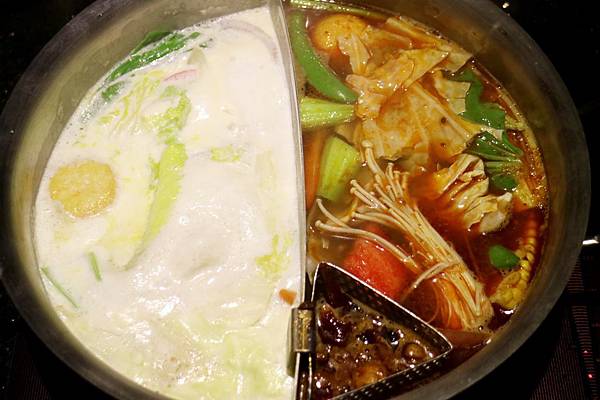 高雄前鎮區=<吃飽>肉多多火鍋店-三多店~肉肉控你還在等什麼?*吃肉吃到爽爽DER*多種肉品讓你吃*飲料、冰淇淋吃飽飽= 高雄前鎮區=<吃飽>肉多多火鍋店-三多店~肉肉控你還在等什麼?*吃肉吃到爽爽DER*多種肉品讓你吃*飲料、冰淇淋吃飽飽=