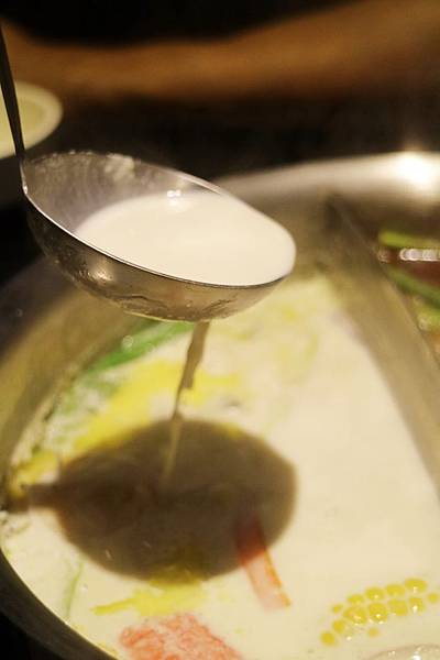 高雄前鎮區=<吃飽>肉多多火鍋店-三多店~肉肉控你還在等什麼?*吃肉吃到爽爽DER*多種肉品讓你吃*飲料、冰淇淋吃飽飽= 高雄前鎮區=<吃飽>肉多多火鍋店-三多店~肉肉控你還在等什麼?*吃肉吃到爽爽DER*多種肉品讓你吃*飲料、冰淇淋吃飽飽=