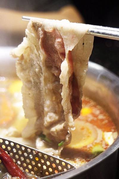 高雄前鎮區=<吃飽>肉多多火鍋店-三多店~肉肉控你還在等什麼?*吃肉吃到爽爽DER*多種肉品讓你吃*飲料、冰淇淋吃飽飽= 高雄前鎮區=<吃飽>肉多多火鍋店-三多店~肉肉控你還在等什麼?*吃肉吃到爽爽DER*多種肉品讓你吃*飲料、冰淇淋吃飽飽=