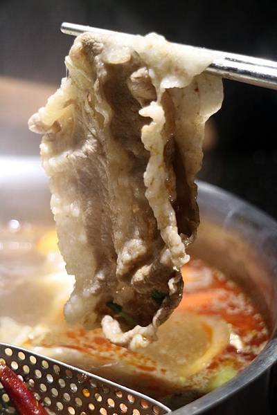 高雄前鎮區=<吃飽>肉多多火鍋店-三多店~肉肉控你還在等什麼?*吃肉吃到爽爽DER*多種肉品讓你吃*飲料、冰淇淋吃飽飽= 高雄前鎮區=<吃飽>肉多多火鍋店-三多店~肉肉控你還在等什麼?*吃肉吃到爽爽DER*多種肉品讓你吃*飲料、冰淇淋吃飽飽=