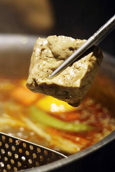 高雄前鎮區=<吃飽>肉多多火鍋店-三多店~肉肉控你還在等什麼?*吃肉吃到爽爽DER*多種肉品讓你吃*飲料、冰淇淋吃飽飽= 高雄前鎮區=<吃飽>肉多多火鍋店-三多店~肉肉控你還在等什麼?*吃肉吃到爽爽DER*多種肉品讓你吃*飲料、冰淇淋吃飽飽=