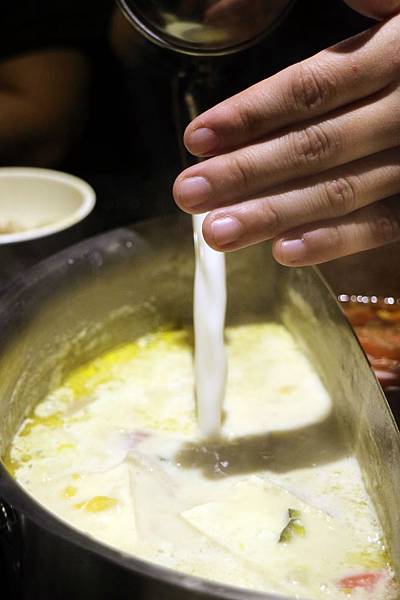 高雄前鎮區=<吃飽>肉多多火鍋店-三多店~肉肉控你還在等什麼?*吃肉吃到爽爽DER*多種肉品讓你吃*飲料、冰淇淋吃飽飽= 高雄前鎮區=<吃飽>肉多多火鍋店-三多店~肉肉控你還在等什麼?*吃肉吃到爽爽DER*多種肉品讓你吃*飲料、冰淇淋吃飽飽=