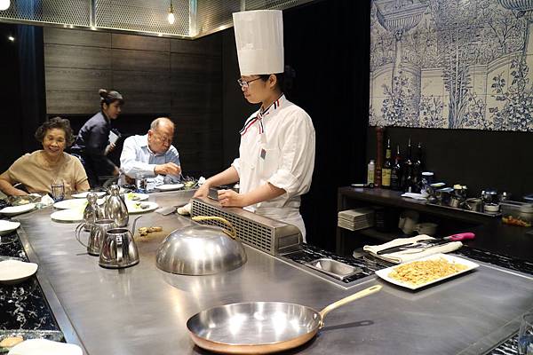 高雄前金區=<食>夏慕尼:新香榭鐵板燒~鐵板料理的佼佼者*服務滿分*炒飯必推*王品集團旗下的好美味= 高雄前金區=<食>夏慕尼:新香榭鐵板燒~鐵板料理的佼佼者*服務滿分*炒飯必推*王品集團旗下的好美味=