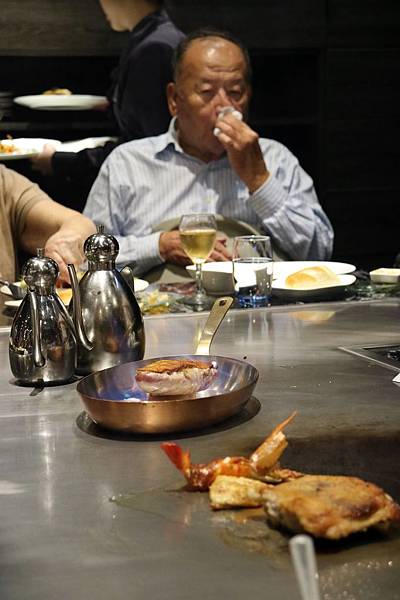 高雄前金區=<食>夏慕尼:新香榭鐵板燒~鐵板料理的佼佼者*服務滿分*炒飯必推*王品集團旗下的好美味= 高雄前金區=<食>夏慕尼:新香榭鐵板燒~鐵板料理的佼佼者*服務滿分*炒飯必推*王品集團旗下的好美味=