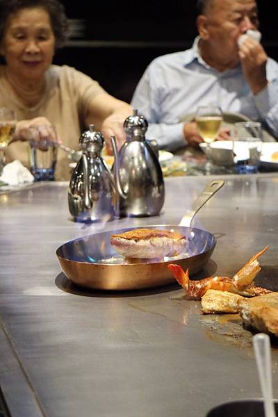 高雄前金區=<食>夏慕尼:新香榭鐵板燒~鐵板料理的佼佼者*服務滿分*炒飯必推*王品集團旗下的好美味= 高雄前金區=<食>夏慕尼:新香榭鐵板燒~鐵板料理的佼佼者*服務滿分*炒飯必推*王品集團旗下的好美味=