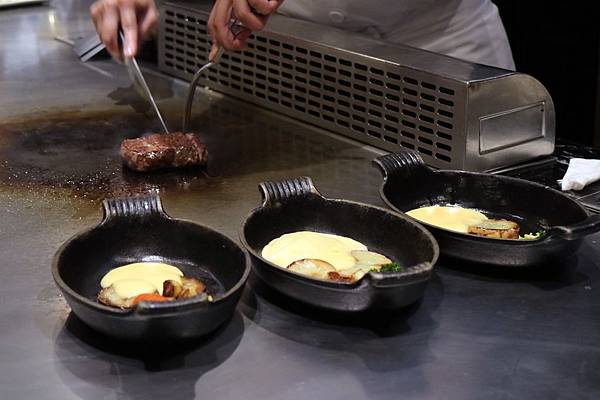 高雄前金區=<食>夏慕尼:新香榭鐵板燒~鐵板料理的佼佼者*服務滿分*炒飯必推*王品集團旗下的好美味= 高雄前金區=<食>夏慕尼:新香榭鐵板燒~鐵板料理的佼佼者*服務滿分*炒飯必推*王品集團旗下的好美味=