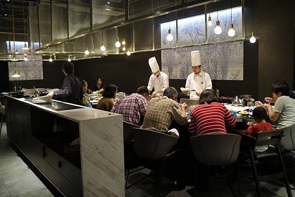 高雄前金區=<食>夏慕尼:新香榭鐵板燒~鐵板料理的佼佼者*服務滿分*炒飯必推*王品集團旗下的好美味= 高雄前金區=<食>夏慕尼:新香榭鐵板燒~鐵板料理的佼佼者*服務滿分*炒飯必推*王品集團旗下的好美味=