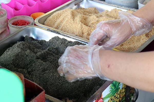 高雄左營區=<食>黃家手工客家麻糬~土地公爺爺庇佑的麻糬*最美味的台式下午茶*好吃不黏牙*左營散步小吃= 高雄左營區=<食>黃家手工客家麻糬~土地公爺爺庇佑的麻糬*最美味的台式下午茶*好吃不黏牙*左營散步小吃=