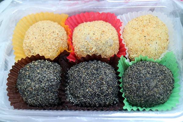 高雄左營區=<食>黃家手工客家麻糬~土地公爺爺庇佑的麻糬*最美味的台式下午茶*好吃不黏牙*左營散步小吃= 高雄左營區=<食>黃家手工客家麻糬~土地公爺爺庇佑的麻糬*最美味的台式下午茶*好吃不黏牙*左營散步小吃=