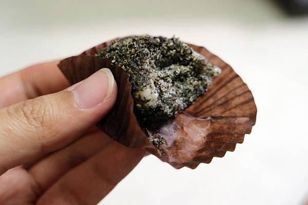 高雄左營區=<食>黃家手工客家麻糬~土地公爺爺庇佑的麻糬*最美味的台式下午茶*好吃不黏牙*左營散步小吃= 高雄左營區=<食>黃家手工客家麻糬~土地公爺爺庇佑的麻糬*最美味的台式下午茶*好吃不黏牙*左營散步小吃=