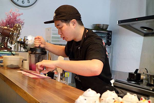 高雄鹽埕區=<食>喵姨蛋餅Cindy's Pancake~值得推薦的脆皮好吃蛋餅*火龍果餅皮好吸睛*現點現做,飲料現點現打很實在*脆皮蛋餅新推薦= 高雄鹽埕區=<食>喵姨蛋餅Cindy's Pancake~值得推薦的脆皮好吃蛋餅*火龍果餅皮好吸睛*現點現做,飲料現點現打很實在*脆皮蛋餅新推薦=