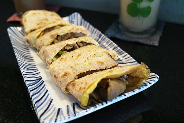 高雄鹽埕區=<食>喵姨蛋餅Cindy's Pancake~值得推薦的脆皮好吃蛋餅*火龍果餅皮好吸睛*現點現做,飲料現點現打很實在*脆皮蛋餅新推薦= 高雄鹽埕區=<食>喵姨蛋餅Cindy's Pancake~值得推薦的脆皮好吃蛋餅*火龍果餅皮好吸睛*現點現做,飲料現點現打很實在*脆皮蛋餅新推薦=