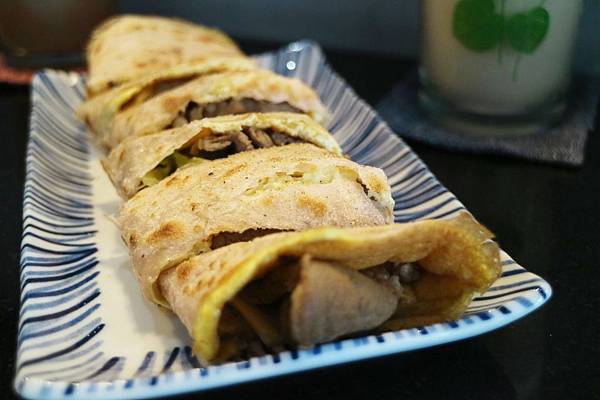 高雄鹽埕區=<食>喵姨蛋餅Cindy's Pancake~值得推薦的脆皮好吃蛋餅*火龍果餅皮好吸睛*現點現做,飲料現點現打很實在*脆皮蛋餅新推薦= 高雄鹽埕區=<食>喵姨蛋餅Cindy's Pancake~值得推薦的脆皮好吃蛋餅*火龍果餅皮好吸睛*現點現做,飲料現點現打很實在*脆皮蛋餅新推薦=