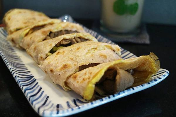 高雄鹽埕區=<食>喵姨蛋餅Cindy's Pancake~值得推薦的脆皮好吃蛋餅*火龍果餅皮好吸睛*現點現做,飲料現點現打很實在*脆皮蛋餅新推薦= 高雄鹽埕區=<食>喵姨蛋餅Cindy's Pancake~值得推薦的脆皮好吃蛋餅*火龍果餅皮好吸睛*現點現做,飲料現點現打很實在*脆皮蛋餅新推薦=