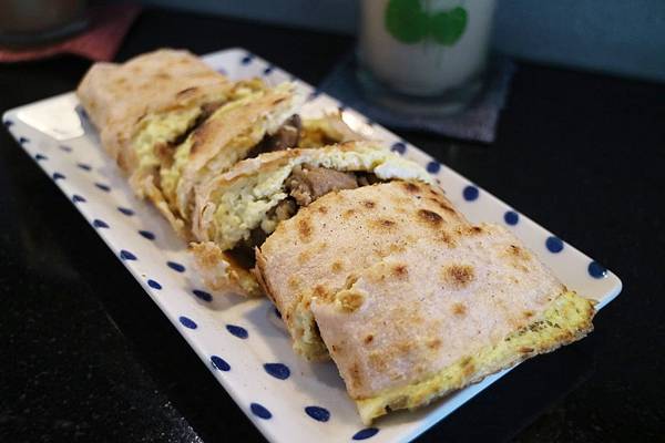 高雄鹽埕區=<食>喵姨蛋餅Cindy's Pancake~值得推薦的脆皮好吃蛋餅*火龍果餅皮好吸睛*現點現做,飲料現點現打很實在*脆皮蛋餅新推薦= 高雄鹽埕區=<食>喵姨蛋餅Cindy's Pancake~值得推薦的脆皮好吃蛋餅*火龍果餅皮好吸睛*現點現做,飲料現點現打很實在*脆皮蛋餅新推薦=