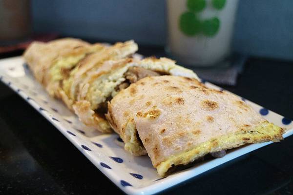 高雄鹽埕區=<食>喵姨蛋餅Cindy's Pancake~值得推薦的脆皮好吃蛋餅*火龍果餅皮好吸睛*現點現做,飲料現點現打很實在*脆皮蛋餅新推薦= 高雄鹽埕區=<食>喵姨蛋餅Cindy's Pancake~值得推薦的脆皮好吃蛋餅*火龍果餅皮好吸睛*現點現做,飲料現點現打很實在*脆皮蛋餅新推薦=