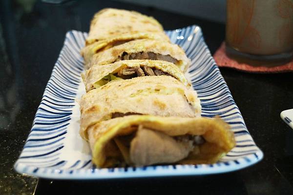 高雄鹽埕區=<食>喵姨蛋餅Cindy's Pancake~值得推薦的脆皮好吃蛋餅*火龍果餅皮好吸睛*現點現做,飲料現點現打很實在*脆皮蛋餅新推薦= 高雄鹽埕區=<食>喵姨蛋餅Cindy's Pancake~值得推薦的脆皮好吃蛋餅*火龍果餅皮好吸睛*現點現做,飲料現點現打很實在*脆皮蛋餅新推薦=