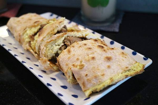 高雄鹽埕區=<食>喵姨蛋餅Cindy's Pancake~值得推薦的脆皮好吃蛋餅*火龍果餅皮好吸睛*現點現做,飲料現點現打很實在*脆皮蛋餅新推薦= 高雄鹽埕區=<食>喵姨蛋餅Cindy's Pancake~值得推薦的脆皮好吃蛋餅*火龍果餅皮好吸睛*現點現做,飲料現點現打很實在*脆皮蛋餅新推薦=