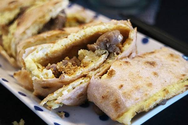 高雄鹽埕區=<食>喵姨蛋餅Cindy's Pancake~值得推薦的脆皮好吃蛋餅*火龍果餅皮好吸睛*現點現做,飲料現點現打很實在*脆皮蛋餅新推薦= 高雄鹽埕區=<食>喵姨蛋餅Cindy's Pancake~值得推薦的脆皮好吃蛋餅*火龍果餅皮好吸睛*現點現做,飲料現點現打很實在*脆皮蛋餅新推薦=