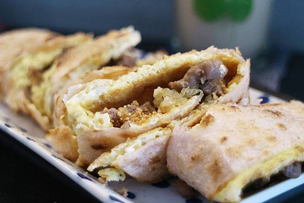 高雄鹽埕區=<食>喵姨蛋餅Cindy's Pancake~值得推薦的脆皮好吃蛋餅*火龍果餅皮好吸睛*現點現做,飲料現點現打很實在*脆皮蛋餅新推薦= 高雄鹽埕區=<食>喵姨蛋餅Cindy's Pancake~值得推薦的脆皮好吃蛋餅*火龍果餅皮好吸睛*現點現做,飲料現點現打很實在*脆皮蛋餅新推薦=