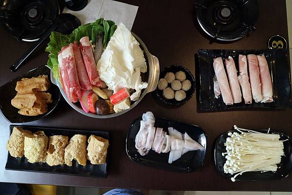 高雄鳳山區=<吃飽>享熊火鍋~鳳山平價火鍋推薦*小清新的平價火鍋*冬瓜茶、滷肉飯、冰淇淋吃到飽*不限時間好自在= 高雄鳳山區=<吃飽>享熊火鍋~鳳山平價火鍋推薦*小清新的平價火鍋*冬瓜茶、滷肉飯、冰淇淋吃到飽*不限時間好自在=