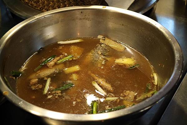 高雄三民區=<食>黃家米糕(自強市場店)~公猜130，婆猜110，實際吃完令人心驚驚！=