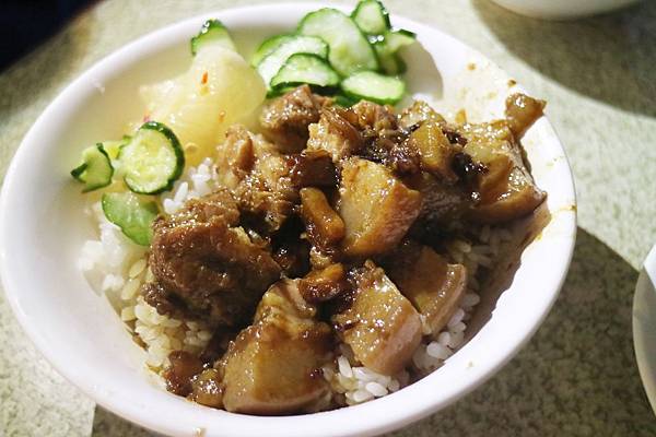 高雄三民區=<食>黃家米糕(自強市場店)~公猜130，婆猜110，實際吃完令人心驚驚！=