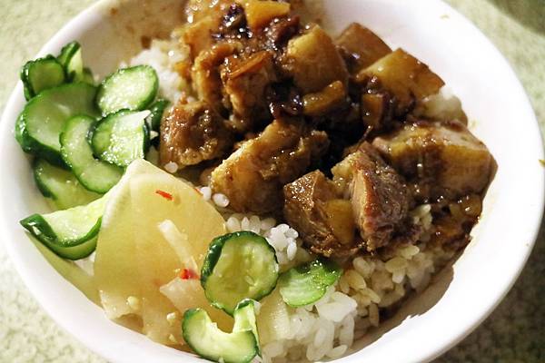 高雄三民區=<食>黃家米糕(自強市場店)~公猜130，婆猜110，實際吃完令人心驚驚！=