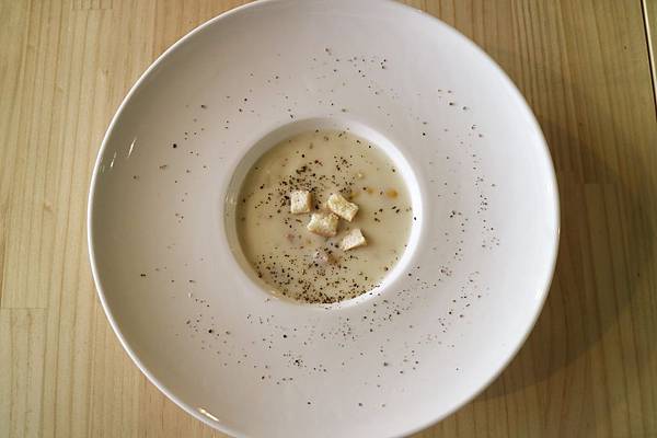 高雄新興區=<食>咖桃屋~網美打卡好去處＊用心的料理、熱情的招呼、舒服的環境＊店家自製醬汁讓你吃完會回味=