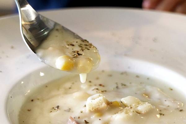 高雄新興區=<食>咖桃屋~網美打卡好去處＊用心的料理、熱情的招呼、舒服的環境＊店家自製醬汁讓你吃完會回味=