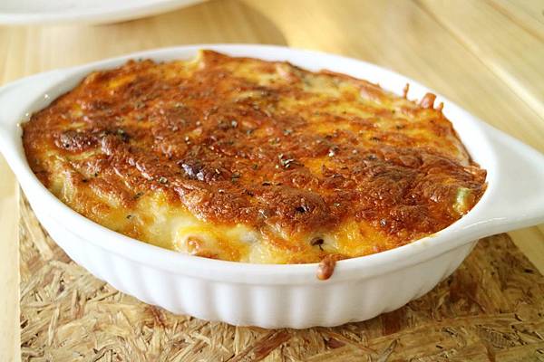 高雄新興區=<食>咖桃屋~網美打卡好去處＊用心的料理、熱情的招呼、舒服的環境＊店家自製醬汁讓你吃完會回味=