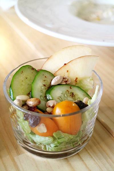 高雄新興區=<食>咖桃屋~網美打卡好去處＊用心的料理、熱情的招呼、舒服的環境＊店家自製醬汁讓你吃完會回味=