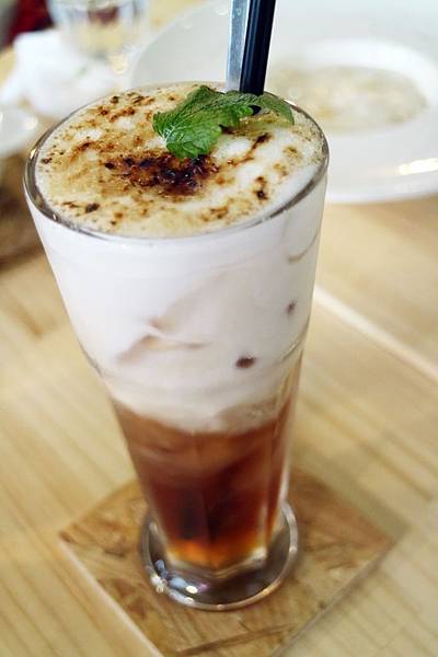 高雄新興區=<食>咖桃屋~網美打卡好去處＊用心的料理、熱情的招呼、舒服的環境＊店家自製醬汁讓你吃完會回味=