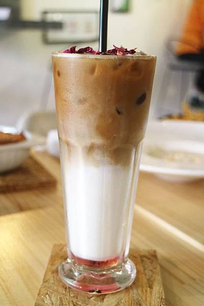 高雄新興區=<食>咖桃屋~網美打卡好去處＊用心的料理、熱情的招呼、舒服的環境＊店家自製醬汁讓你吃完會回味=