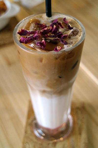 高雄新興區=<食>咖桃屋~網美打卡好去處＊用心的料理、熱情的招呼、舒服的環境＊店家自製醬汁讓你吃完會回味=