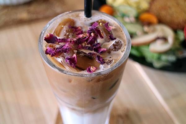 高雄新興區=<食>咖桃屋~網美打卡好去處＊用心的料理、熱情的招呼、舒服的環境＊店家自製醬汁讓你吃完會回味=