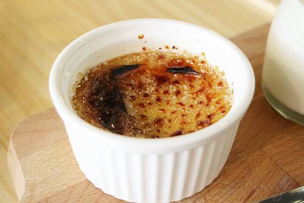 高雄新興區=<食>咖桃屋~網美打卡好去處＊用心的料理、熱情的招呼、舒服的環境＊店家自製醬汁讓你吃完會回味=