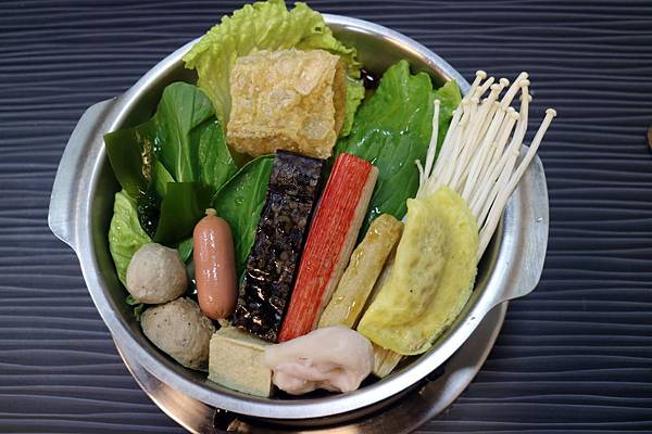 高雄三民區=<食>五鮮級平價鍋物-高雄鼎力店~平價火鍋推薦*高雄火鍋推薦*小龍蝦也能在平價餐廳吃的到*大肉盤肉控好開心= 高雄三民區=<食>五鮮級平價鍋物-高雄鼎力店~平價火鍋推薦*高雄火鍋推薦*小龍蝦也能在平價餐廳吃的到*大肉盤肉控好開心=