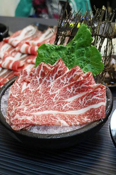 高雄三民區=<食>五鮮級平價鍋物-高雄鼎力店~平價火鍋推薦*高雄火鍋推薦*小龍蝦也能在平價餐廳吃的到*大肉盤肉控好開心= 高雄三民區=<食>五鮮級平價鍋物-高雄鼎力店~平價火鍋推薦*高雄火鍋推薦*小龍蝦也能在平價餐廳吃的到*大肉盤肉控好開心=