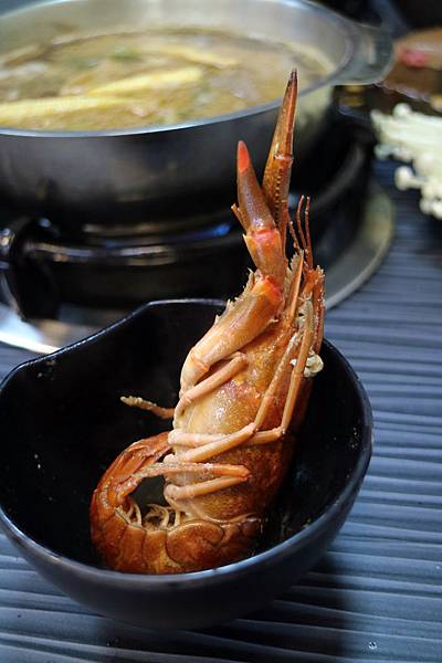 高雄三民區=<食>五鮮級平價鍋物-高雄鼎力店~平價火鍋推薦*高雄火鍋推薦*小龍蝦也能在平價餐廳吃的到*大肉盤肉控好開心= 高雄三民區=<食>五鮮級平價鍋物-高雄鼎力店~平價火鍋推薦*高雄火鍋推薦*小龍蝦也能在平價餐廳吃的到*大肉盤肉控好開心=