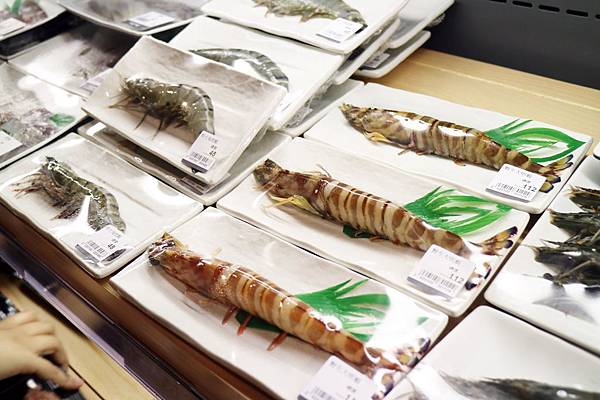 高雄左營區=<食>祥富水產~宛如在超市選購餐點的特色＊想吃什麼多少分量自己選＊火鍋新革命＊彩虹市集新選擇=