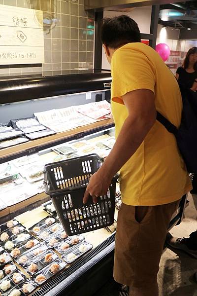 高雄左營區=<食>祥富水產~宛如在超市選購餐點的特色＊想吃什麼多少分量自己選＊火鍋新革命＊彩虹市集新選擇=