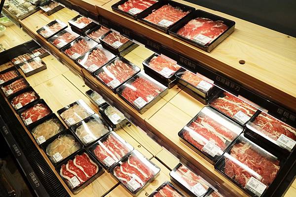 高雄左營區=<食>祥富水產~宛如在超市選購餐點的特色＊想吃什麼多少分量自己選＊火鍋新革命＊彩虹市集新選擇=