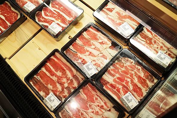 高雄左營區=<食>祥富水產~宛如在超市選購餐點的特色＊想吃什麼多少分量自己選＊火鍋新革命＊彩虹市集新選擇=