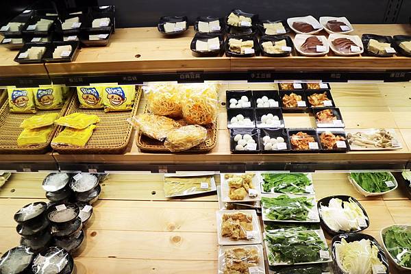 高雄左營區=<食>祥富水產~宛如在超市選購餐點的特色＊想吃什麼多少分量自己選＊火鍋新革命＊彩虹市集新選擇=