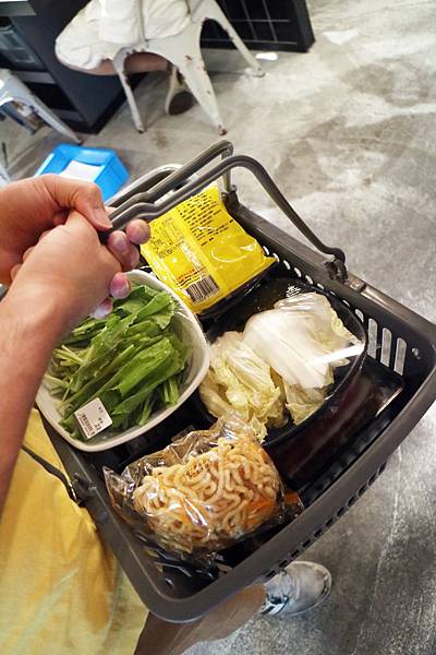 高雄左營區=<食>祥富水產~宛如在超市選購餐點的特色＊想吃什麼多少分量自己選＊火鍋新革命＊彩虹市集新選擇=