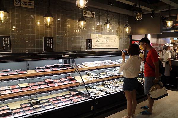 高雄左營區=<食>祥富水產~宛如在超市選購餐點的特色＊想吃什麼多少分量自己選＊火鍋新革命＊彩虹市集新選擇=