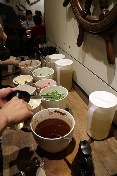 高雄左營區=<食>祥富水產~宛如在超市選購餐點的特色＊想吃什麼多少分量自己選＊火鍋新革命＊彩虹市集新選擇=