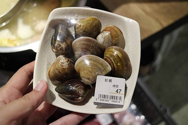 高雄左營區=<食>祥富水產~宛如在超市選購餐點的特色＊想吃什麼多少分量自己選＊火鍋新革命＊彩虹市集新選擇=